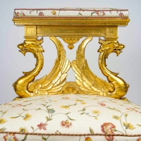 Confident d’époque Napoléon III en bois sculpté et doré à décor de griffons affrontés vers 1850