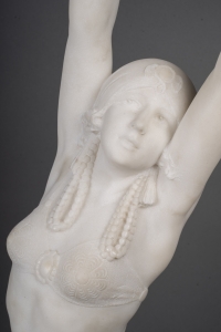 Alfredo Morelli - Danseuse égyptienne, Sculpture De 92 Cm En Marbre Blanc De Carrare, Art Déco