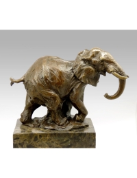 Sculpture en bronze patiné d’un éléphant, XXème siècle.