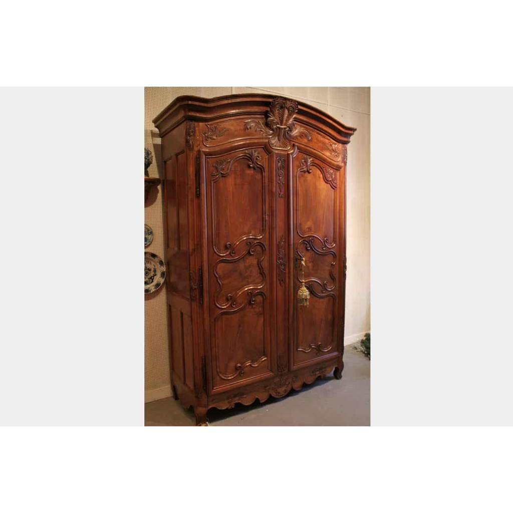 Armoire Lyonnaise en Noyer 18ème Siècle 