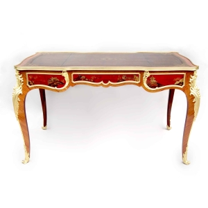 Grand Bureau laqué style Louis XV estampillé DUVIVIER ||||||||