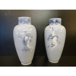 Paire de vases en faïence 1900 ||