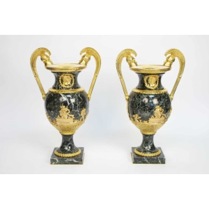 Paire de vases en marbre vert et bronzes ||