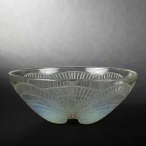 René LALIQUE (1860-1945 ) Coupe "Coquille n° 2" |||