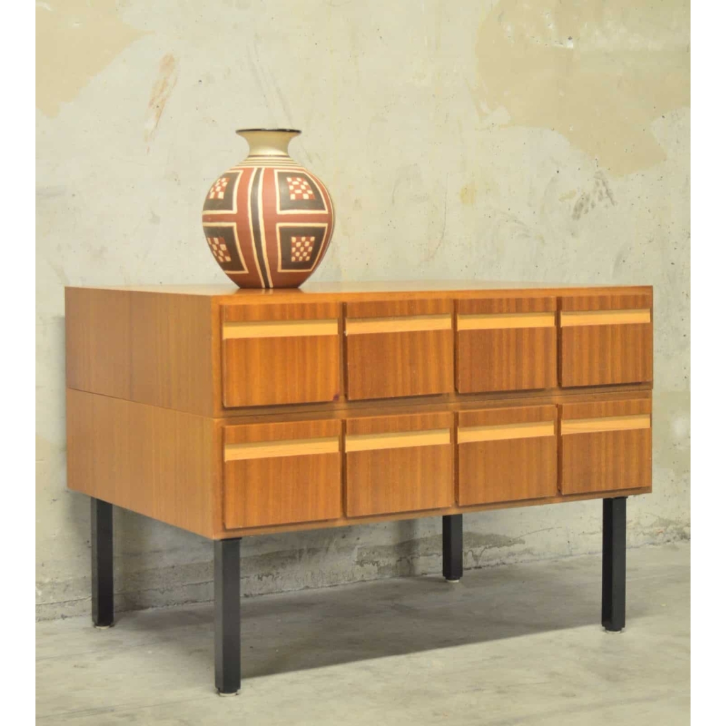 Belle commode scandinave moderniste- 8 tiroirs - années 1960's Belle commode scandinave moderniste- 8 tiroirs - années 1960's