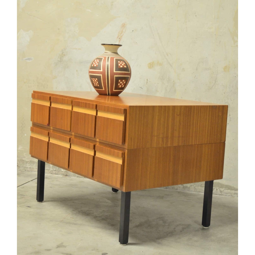 Belle commode scandinave moderniste- 8 tiroirs - années 1960's Belle commode scandinave moderniste- 8 tiroirs - années 1960's