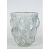 René Lalique vase "Rampillon" opalescent |||