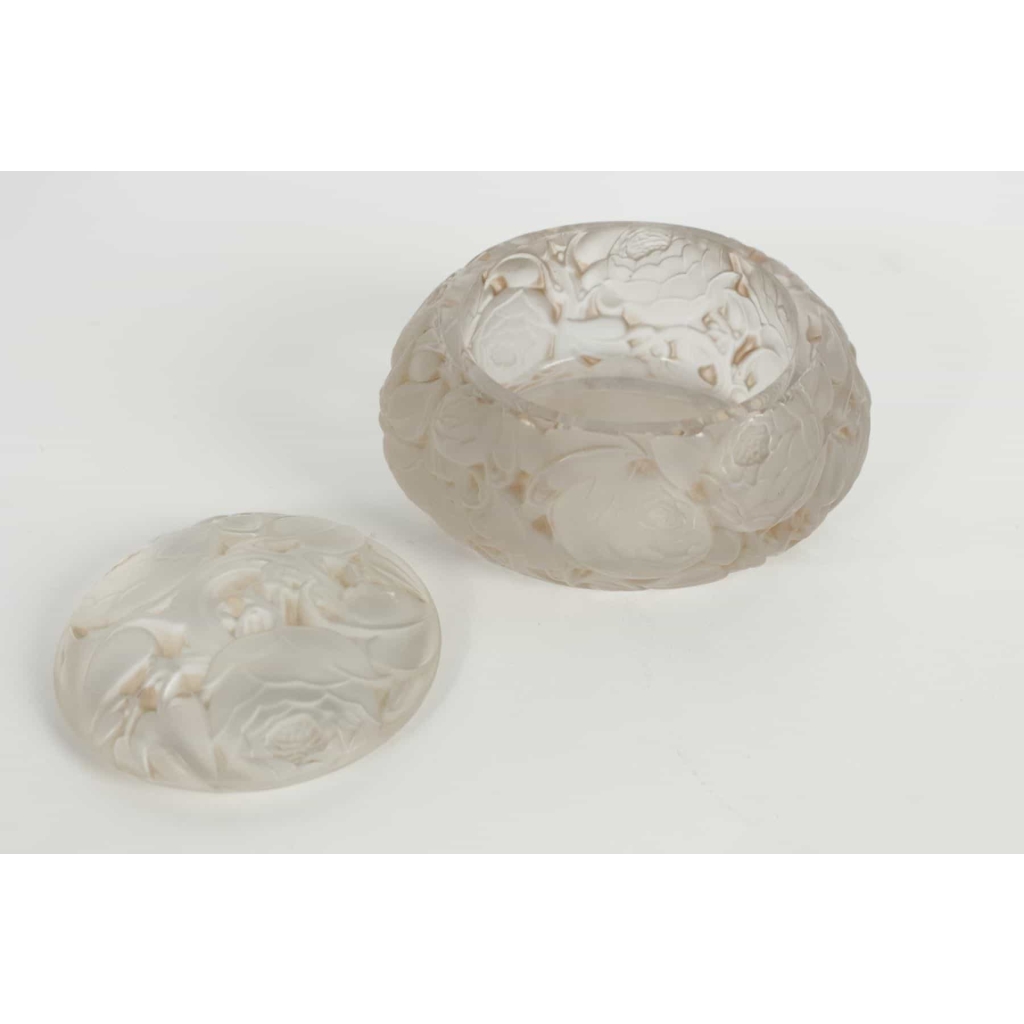 René Lalique (1860-1945) Boite "dinard" René Lalique (1860-1945) Boite "dinard"