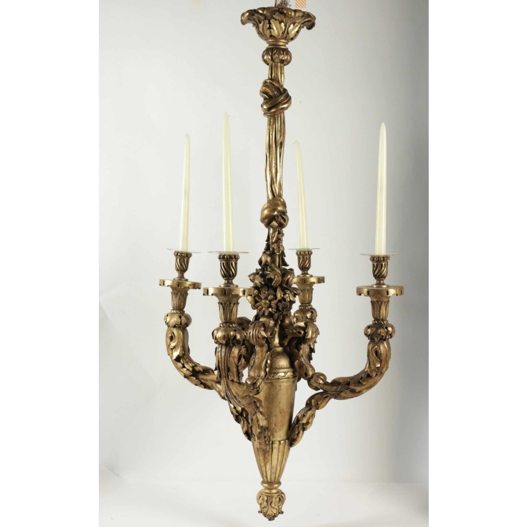 Lustre en bois sculpté et doré du XIXème siècle pour l'utilisation de l'éclairage à la bougie, 4 bras, 4 bougies. ||||||