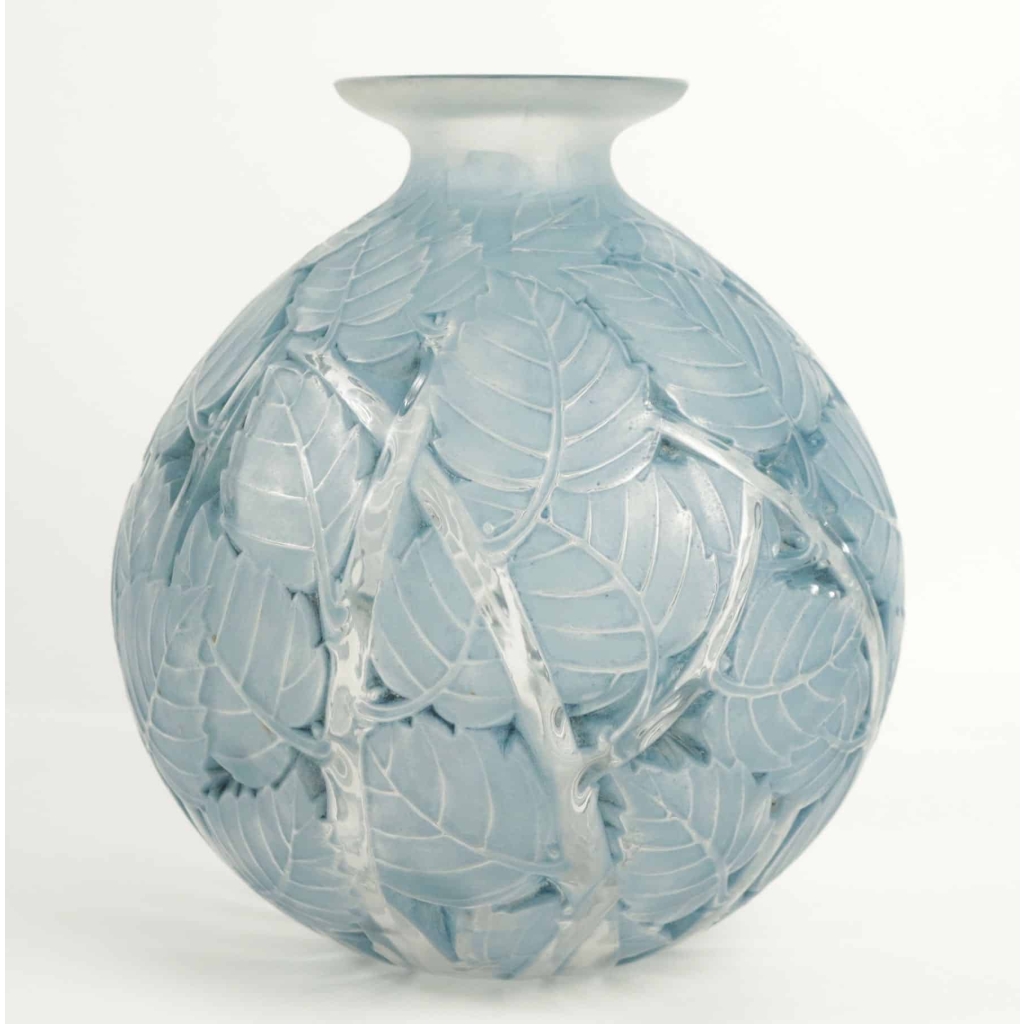 RENE LALIQUE (1860-1945) Vase "Milan" ||||