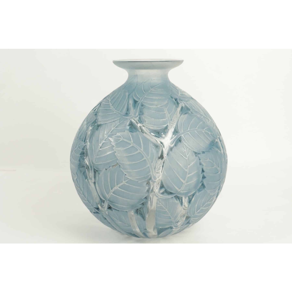 RENE LALIQUE (1860-1945) Vase "Milan" RENE LALIQUE (1860-1945) Vase "Milan"