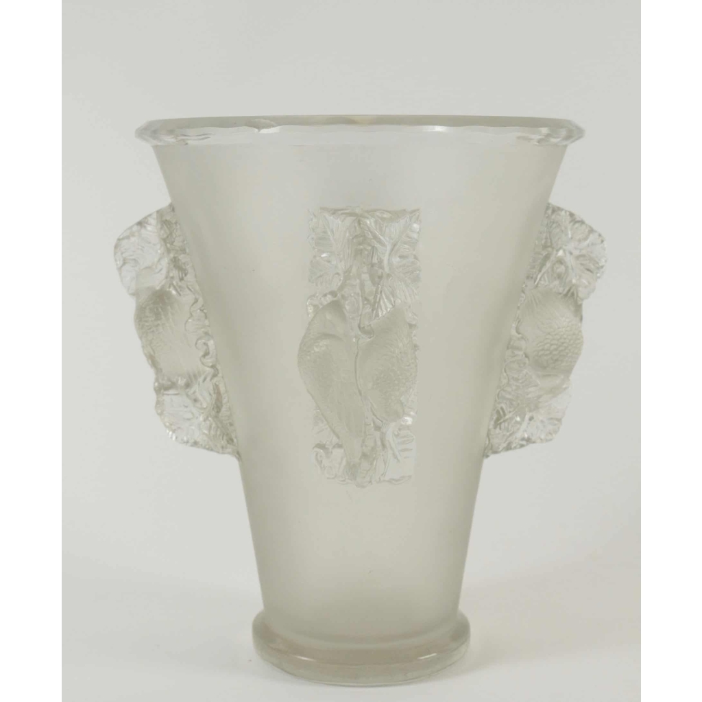 René LALIQUE (1860-1945) Saint-Émilion Vase |||||