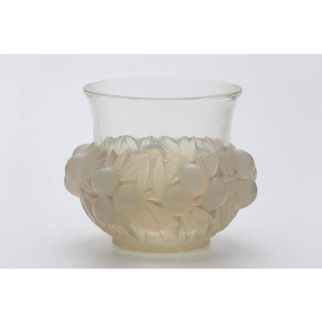 René Lalique Vase "Prunes" Opalescent 