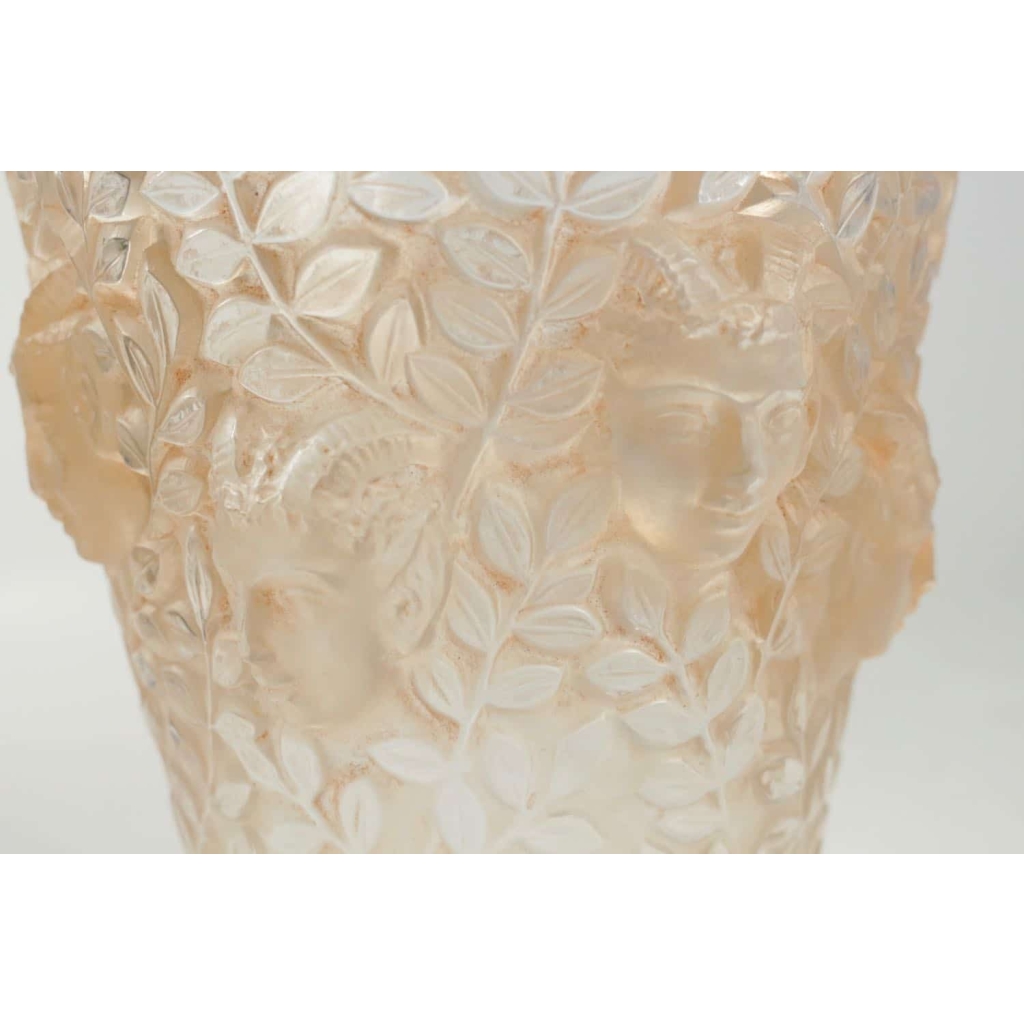 RENE LALIQUE (1860-1945) Vase 'SILENES' RENE LALIQUE (1860-1945) Vase 'SILENES'