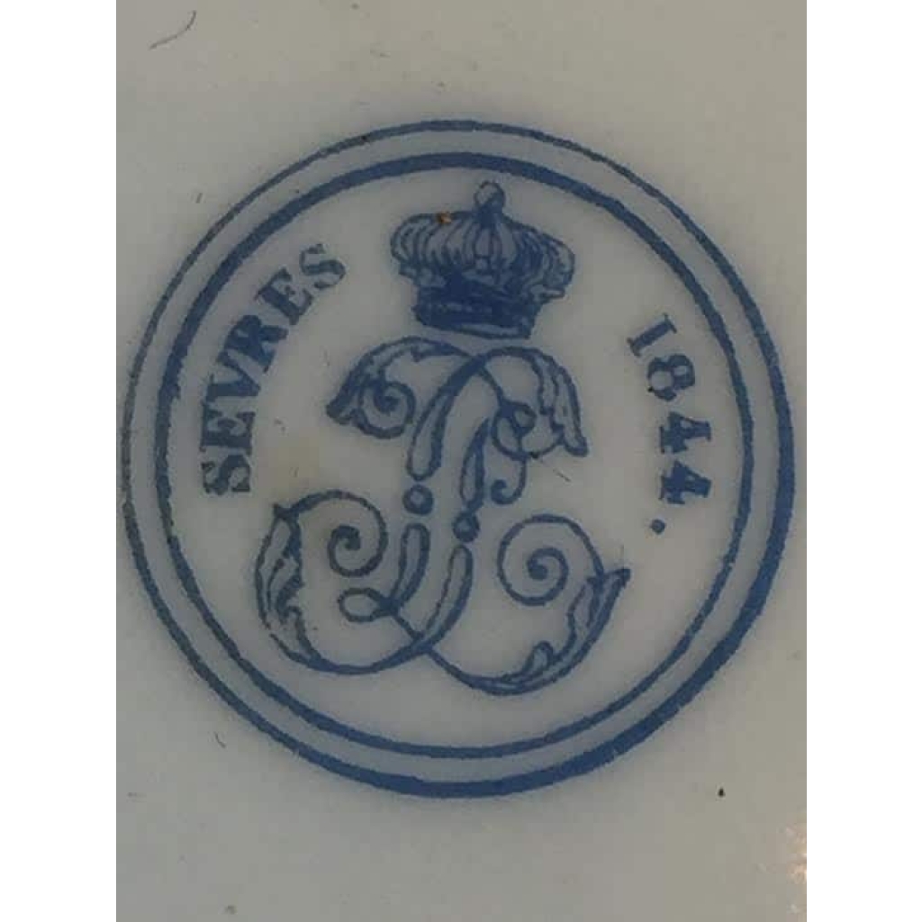 Plat en porcelaine de Sèvres, service du château des Tuileries. Réf: 281 Plat en porcelaine de Sèvres, service du château des Tuileries. Réf: 281