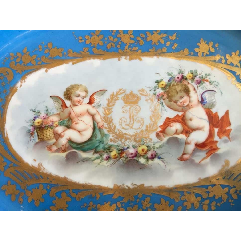 Plat en porcelaine de Sèvres, service du château des Tuileries. Réf: 281 Plat en porcelaine de Sèvres, service du château des Tuileries. Réf: 281