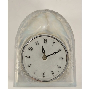 LALIQUE René Pendule « DEUX COLOMBES » Opalescente |||||||