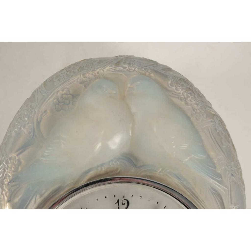 LALIQUE René Pendule « DEUX COLOMBES » Opalescente LALIQUE René Pendule « DEUX COLOMBES » Opalescente