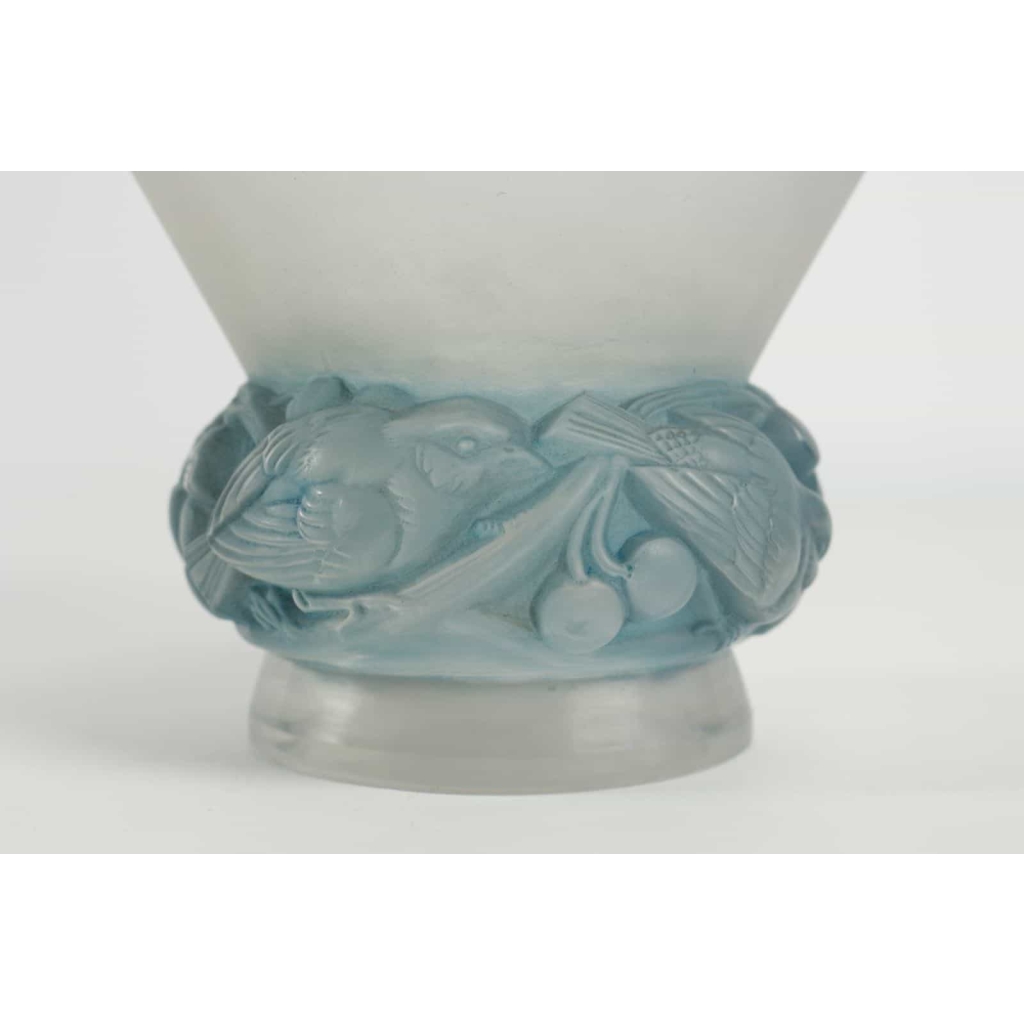 René Lalique Vase "Pinsons" René Lalique Vase "Pinsons"