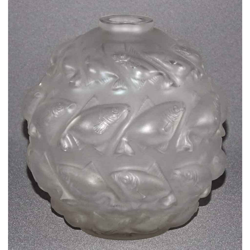 R. LALIQUE France Vase «Camaret» |