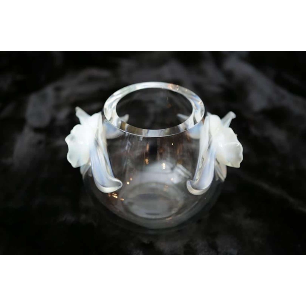 Lalique France Vase "orchidée" opalescent Lalique France Vase "orchidée" opalescent