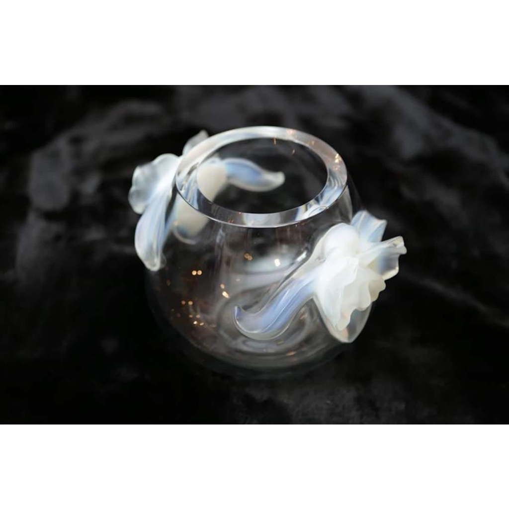 Lalique France Vase "orchidée" opalescent Lalique France Vase "orchidée" opalescent