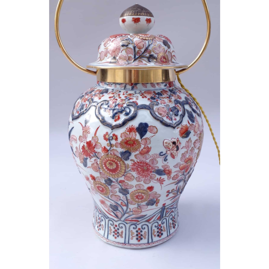 Grande potiche en porcelaine Imari montére en lampe, circa 1950 Grande potiche en porcelaine Imari montére en lampe, circa 1950