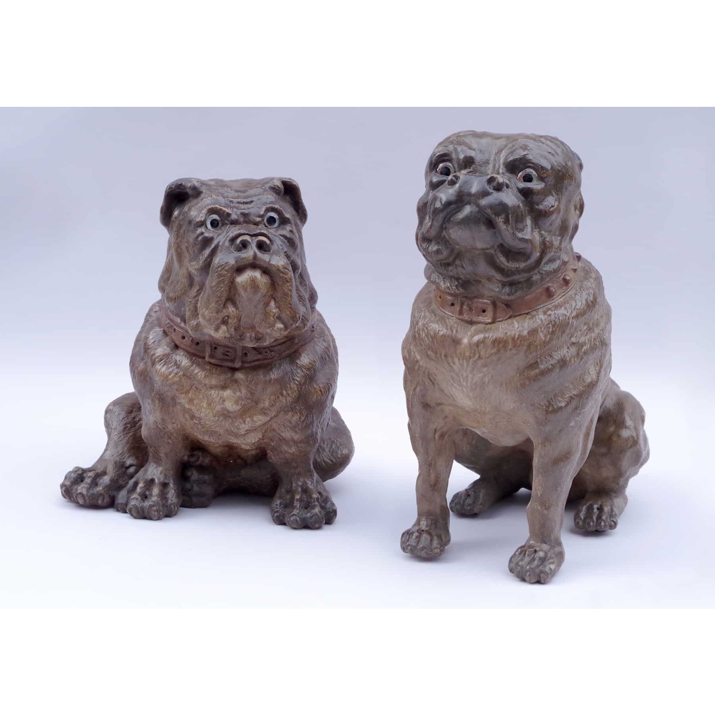 Paire de chiens bouledogue en céramique polychrome, travail anglais, XIXème siècle ||||||||||||