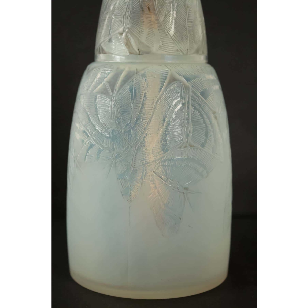 RENE LALIQUE «Papillons» - Brûle-parfum en verre opalescent 1920 RENE LALIQUE «Papillons» - Brûle-parfum en verre opalescent 1920