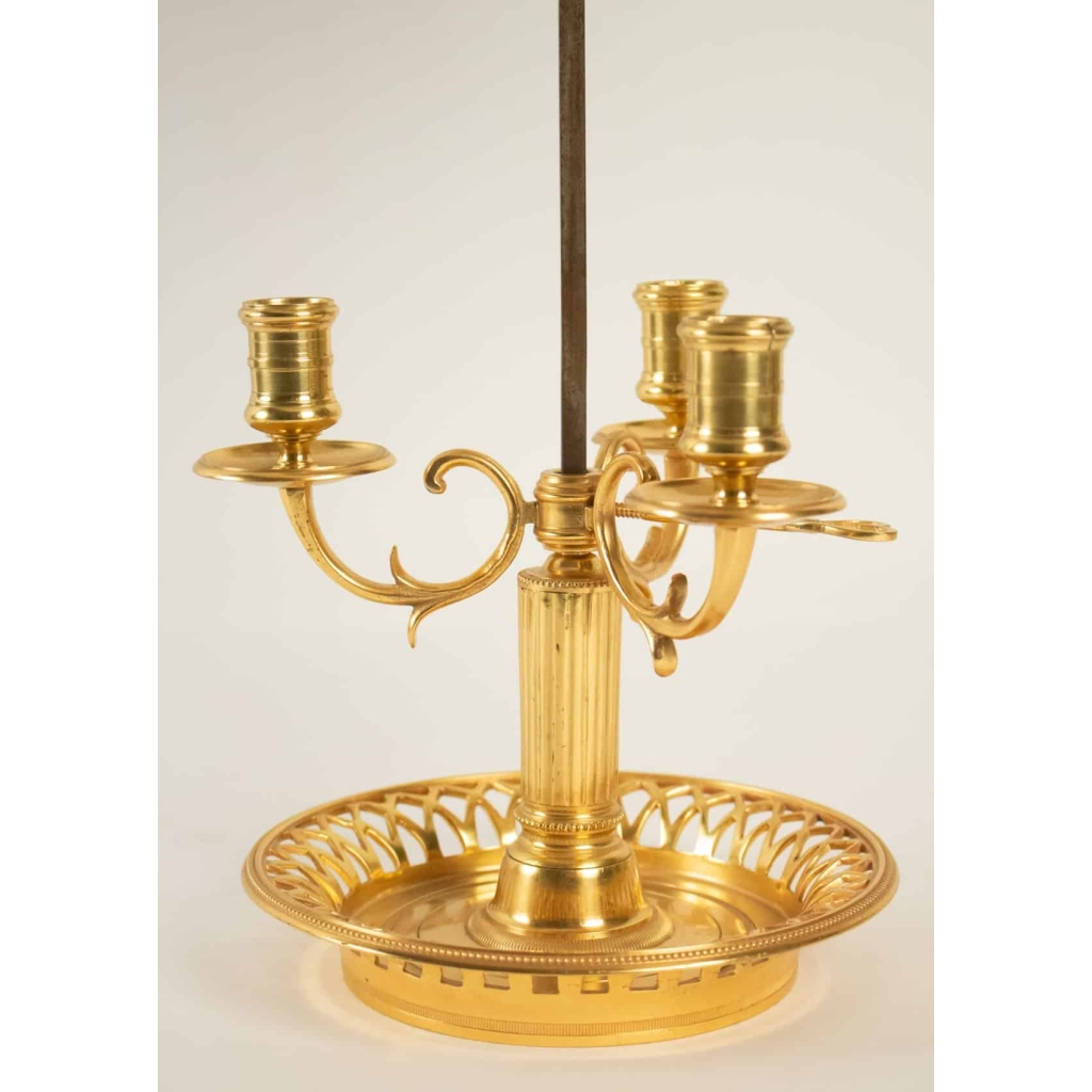 Lampe bouillotte de style Louis XVI. Lampe bouillotte de style Louis XVI.