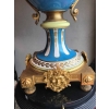 Importante paire de vases de Sèvres, bleu clair et bronzes dorés. Réf: 199. Importante paire de vases de Sèvres, bleu clair et bronzes dorés. Réf: 199.