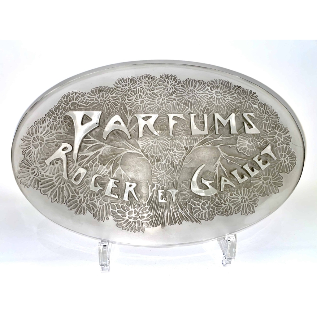 Plaque Publicitaire "Parfums Roger et Gallet" verre blanc patiné gris de René LALIQUE ||||