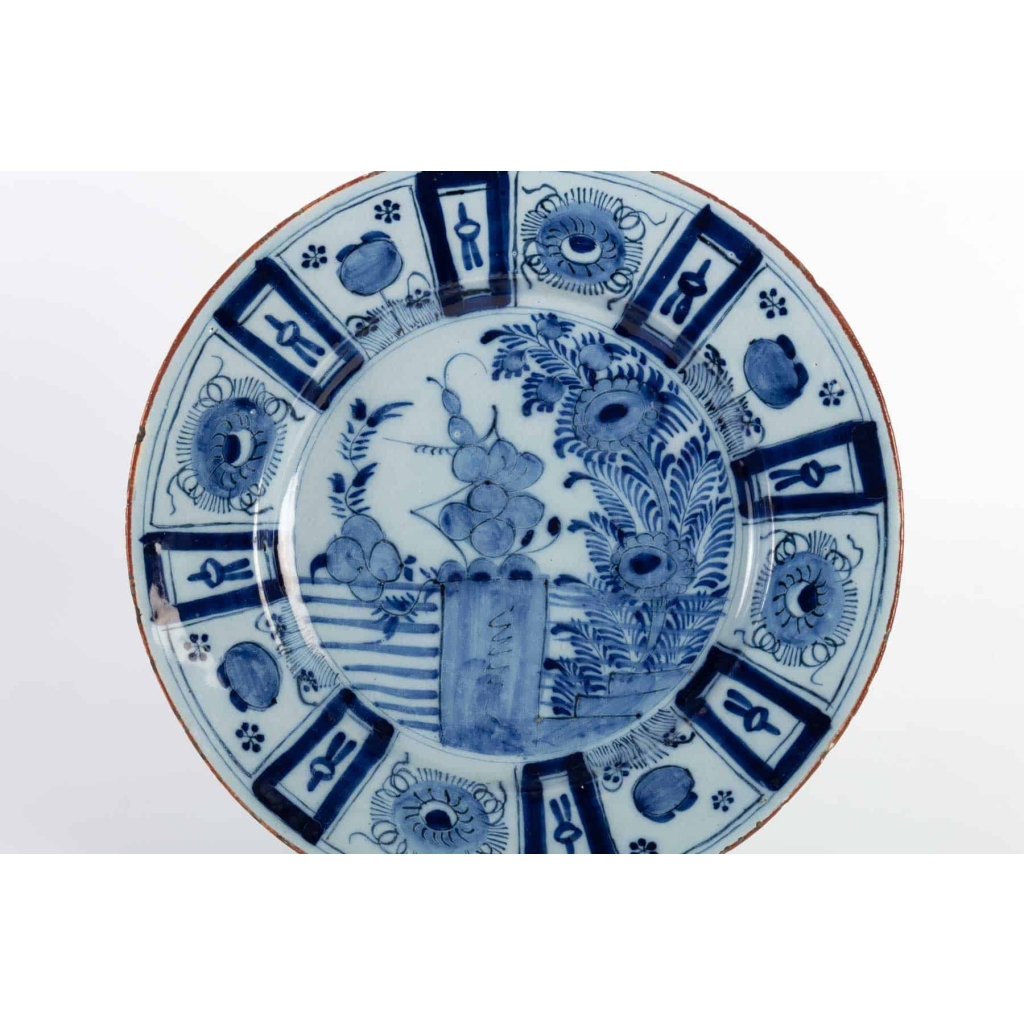 Plat bleu et blanc en porcelaine de DELFT 18e siècle Plat bleu et blanc en porcelaine de DELFT 18e siècle