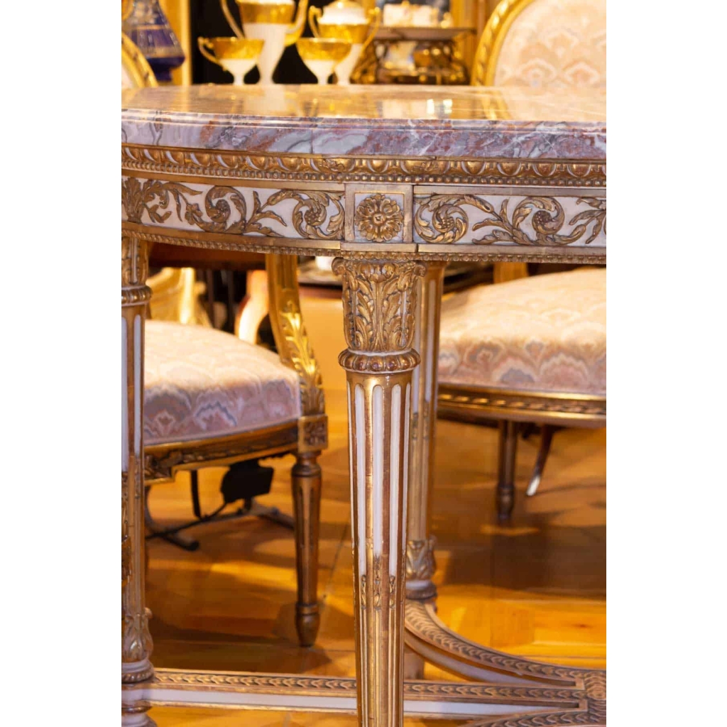 Table de style Louis XVI dessus de marbre rose fin 19e siècle Table de style Louis XVI dessus de marbre rose fin 19e siècle