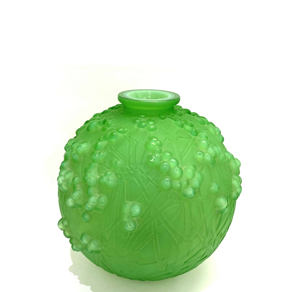 Vase "Druide" Verre Vert Jade Triple Couche de René LALIQUE Vase "Druide" Verre Vert Jade Triple Couche de René LALIQUE