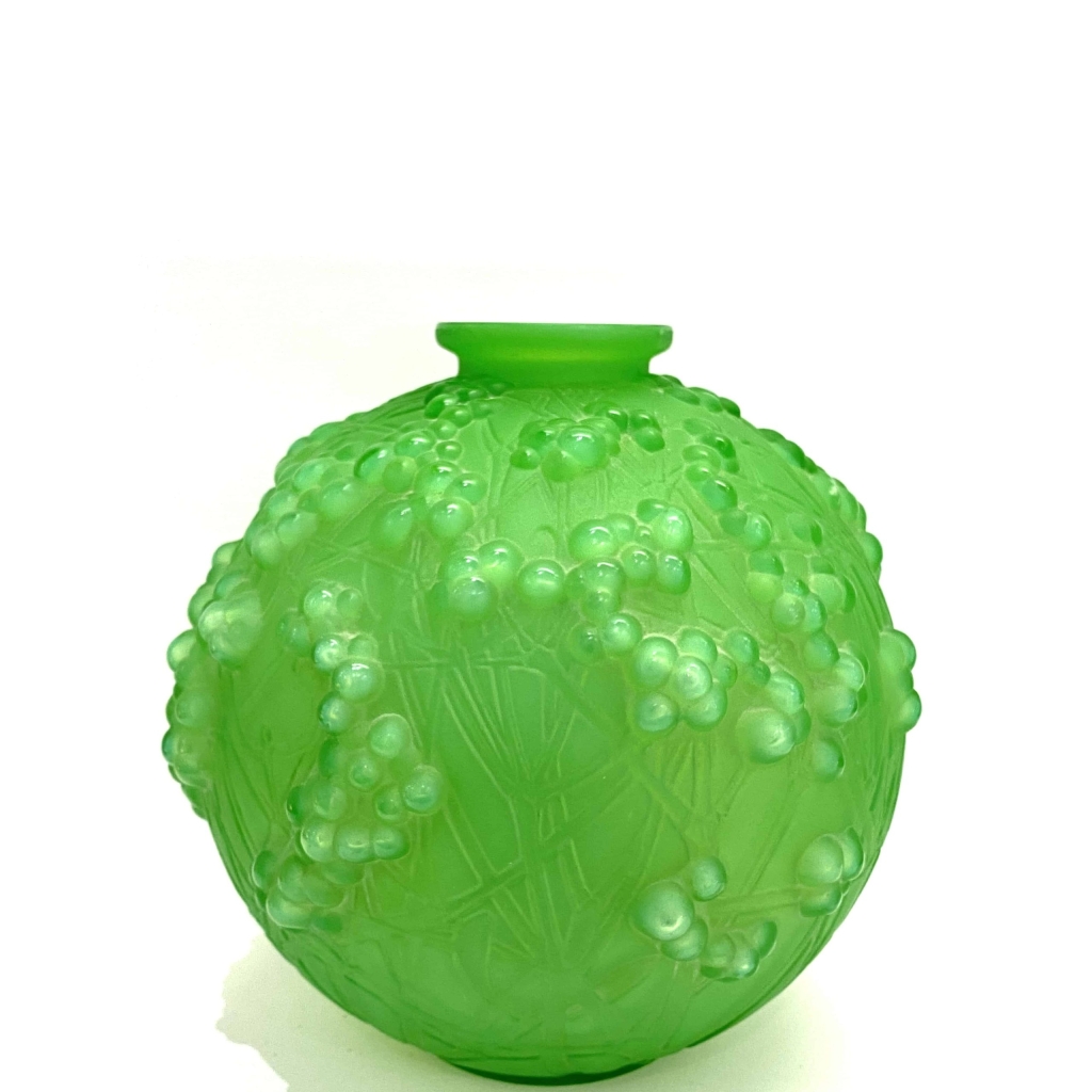 Vase "Druide" Verre Vert Jade Triple Couche de René LALIQUE Vase "Druide" Verre Vert Jade Triple Couche de René LALIQUE