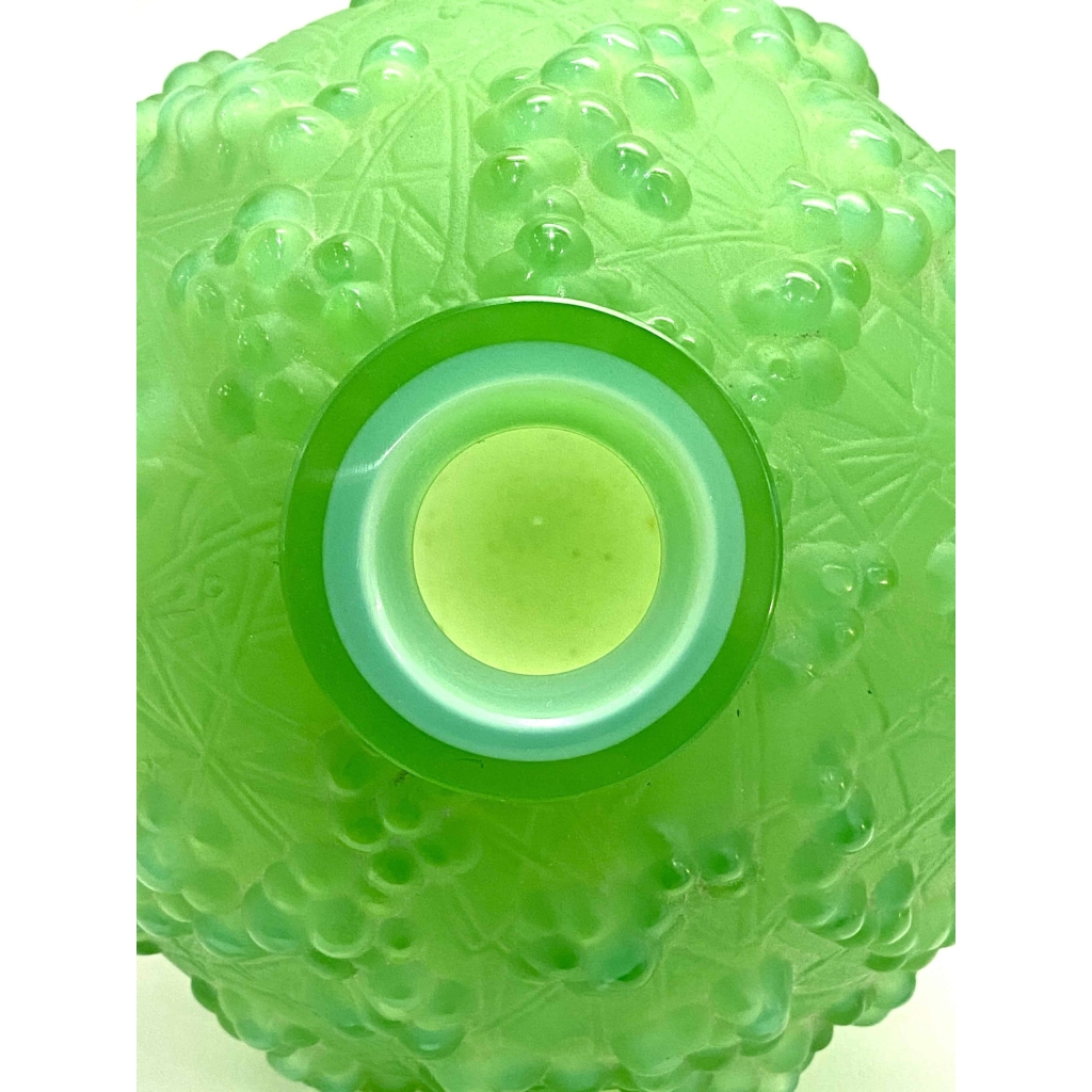 Vase "Druide" Verre Vert Jade Triple Couche de René LALIQUE Vase "Druide" Verre Vert Jade Triple Couche de René LALIQUE