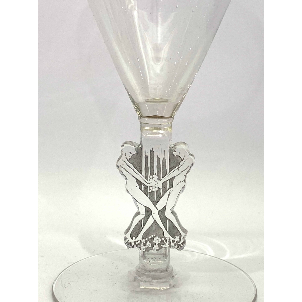 Service "Strasbourg" verre blanc patiné gris de René LALIQUE - 18 pièces Service "Strasbourg" verre blanc patiné gris de René LALIQUE - 18 pièces