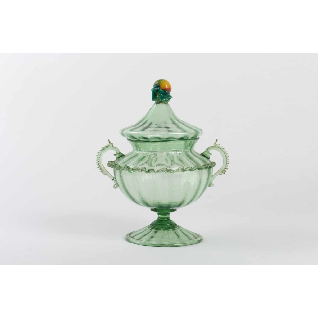 Coupe couverte verte Venise :Barovier. période 1900 Coupe couverte verte Venise :Barovier. période 1900