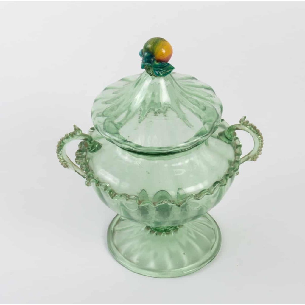 Coupe couverte verte Venise :Barovier. période 1900 Coupe couverte verte Venise :Barovier. période 1900