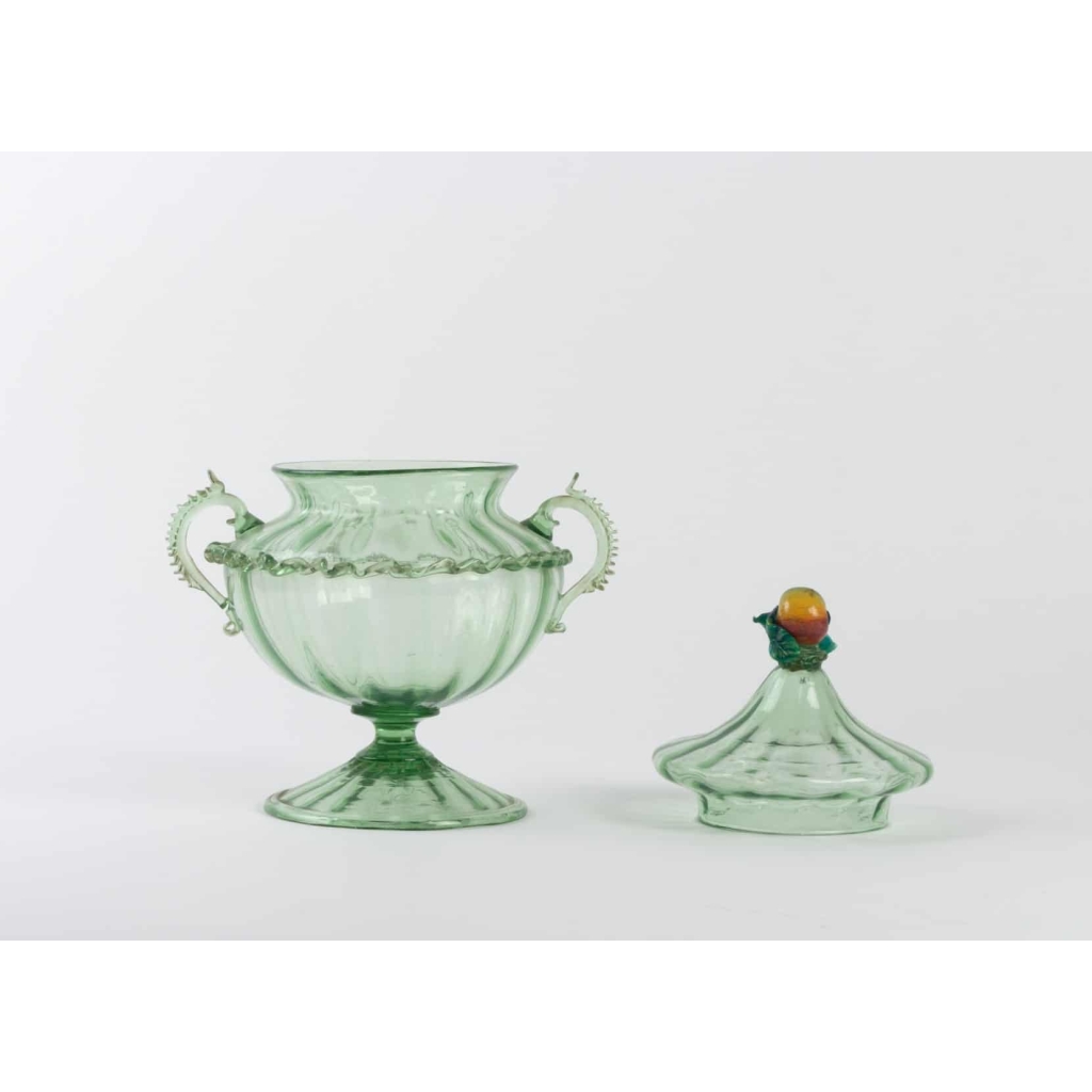 Coupe couverte verte Venise :Barovier. période 1900 Coupe couverte verte Venise :Barovier. période 1900