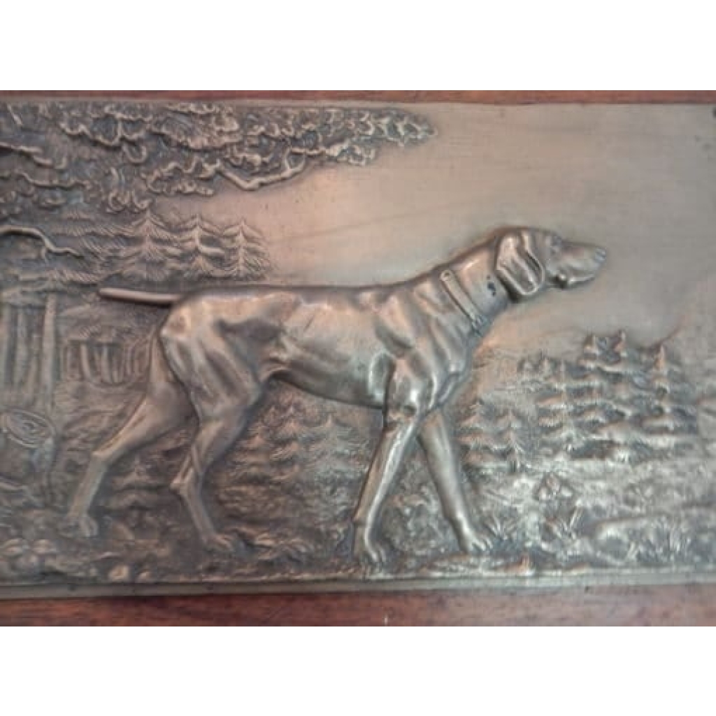 1900′ Paire de Bas Reliefs En Bronze Sur Noyer, Chiens D’Arrêt 1900′ Paire de Bas Reliefs En Bronze Sur Noyer, Chiens D’Arrêt