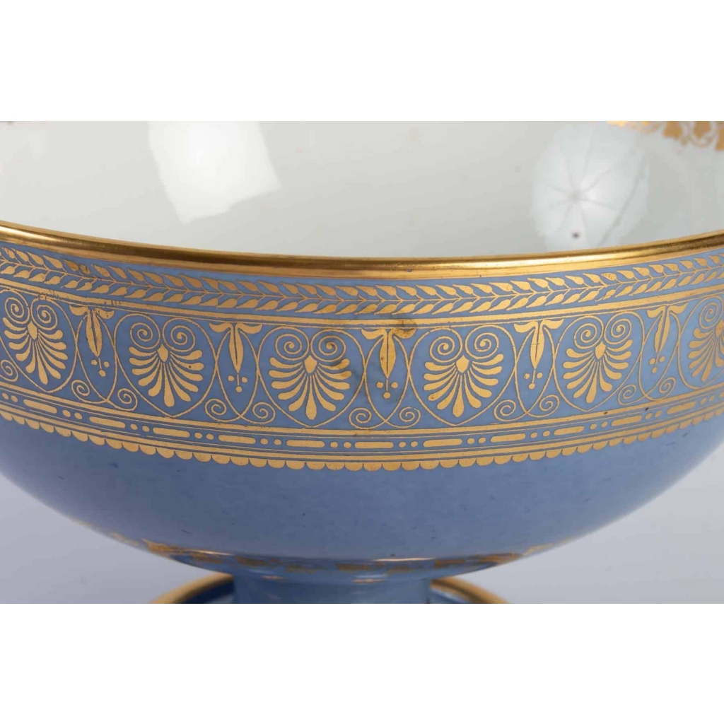 Coupe de la Manufacture de Sèvres bleu pâle et or datée et signée 1864 Coupe de la Manufacture de Sèvres bleu pâle et or datée et signée 1864