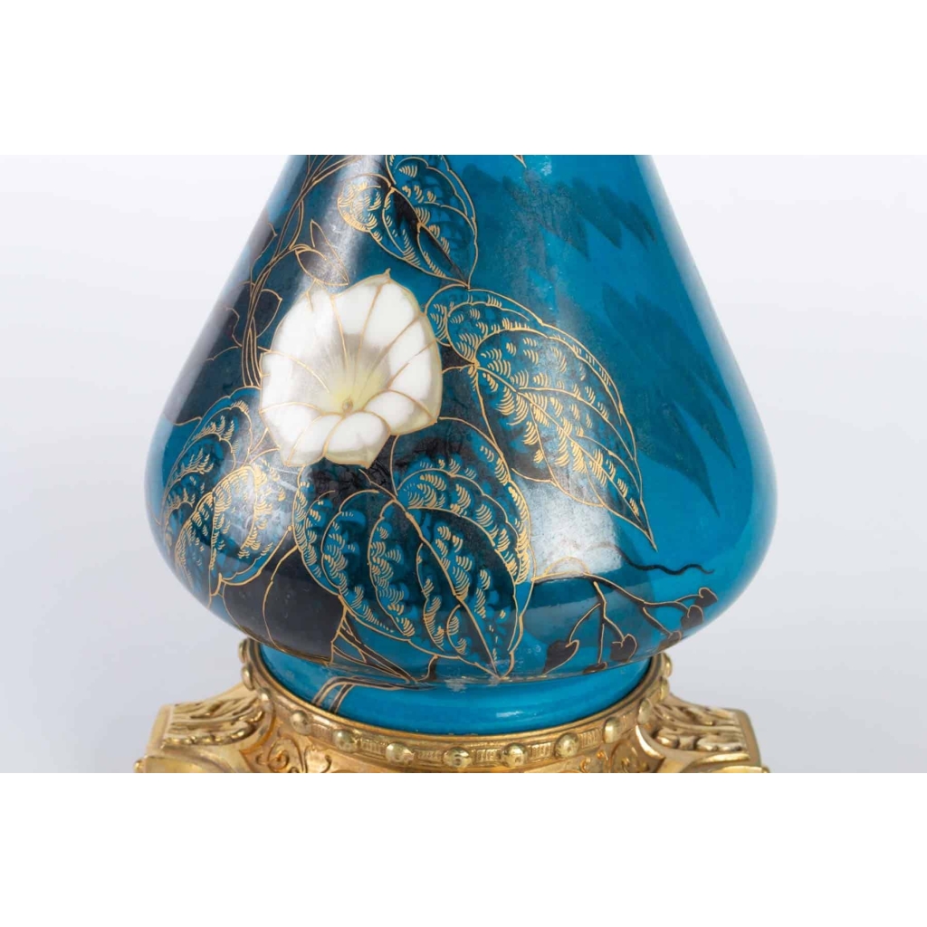 Paire de lampes en porcelaine et laiton 19e siècle Napoléon III Paire de lampes en porcelaine et laiton 19e siècle Napoléon III