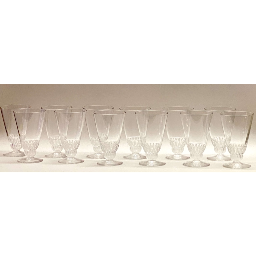 Suite de 12 Verres "Champigny" verre blanc de René LALIQUE Suite de 12 Verres "Champigny" verre blanc de René LALIQUE