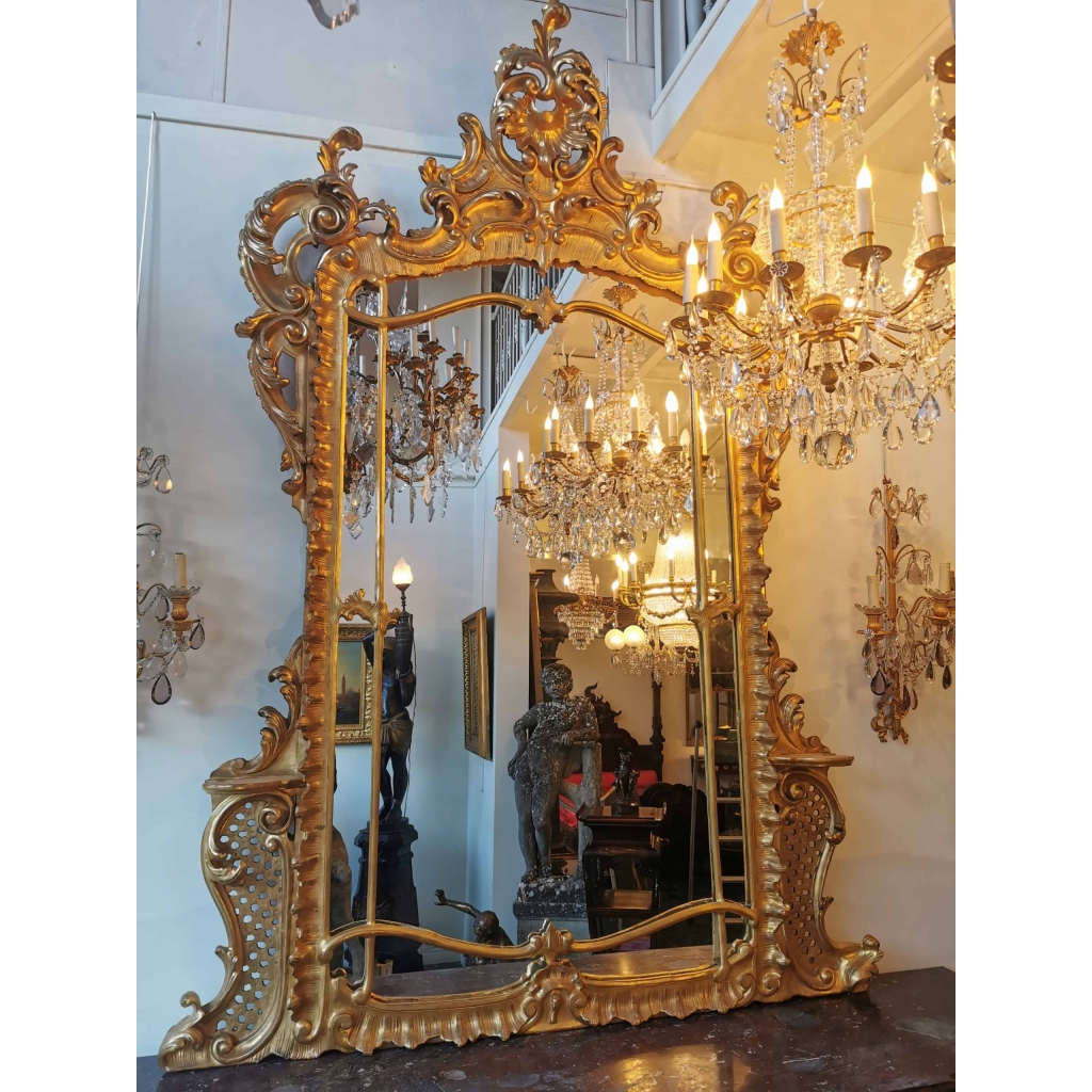 Important miroir Louis XV en bois doré d'époque Napoléon III. |||||