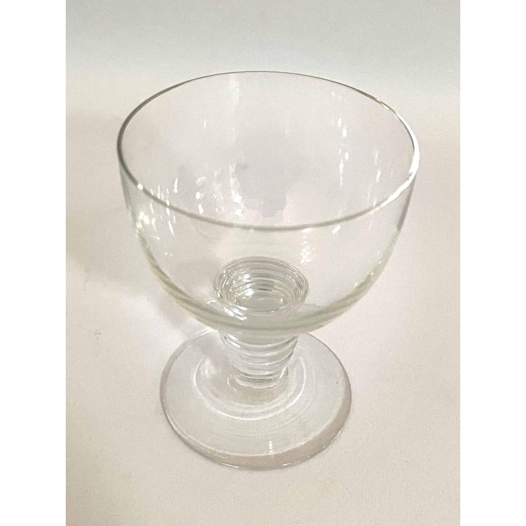 Suite de Huit 8 Verres à Vin "Tonnerre" verre blanc de René LALIQUE Suite de Huit 8 Verres à Vin "Tonnerre" verre blanc de René LALIQUE