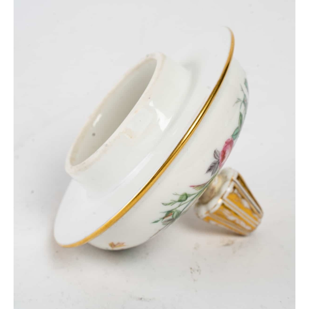 Un service à café en porcelaine de Sèvres, XIXème siècle Un service à café en porcelaine de Sèvres, XIXème siècle