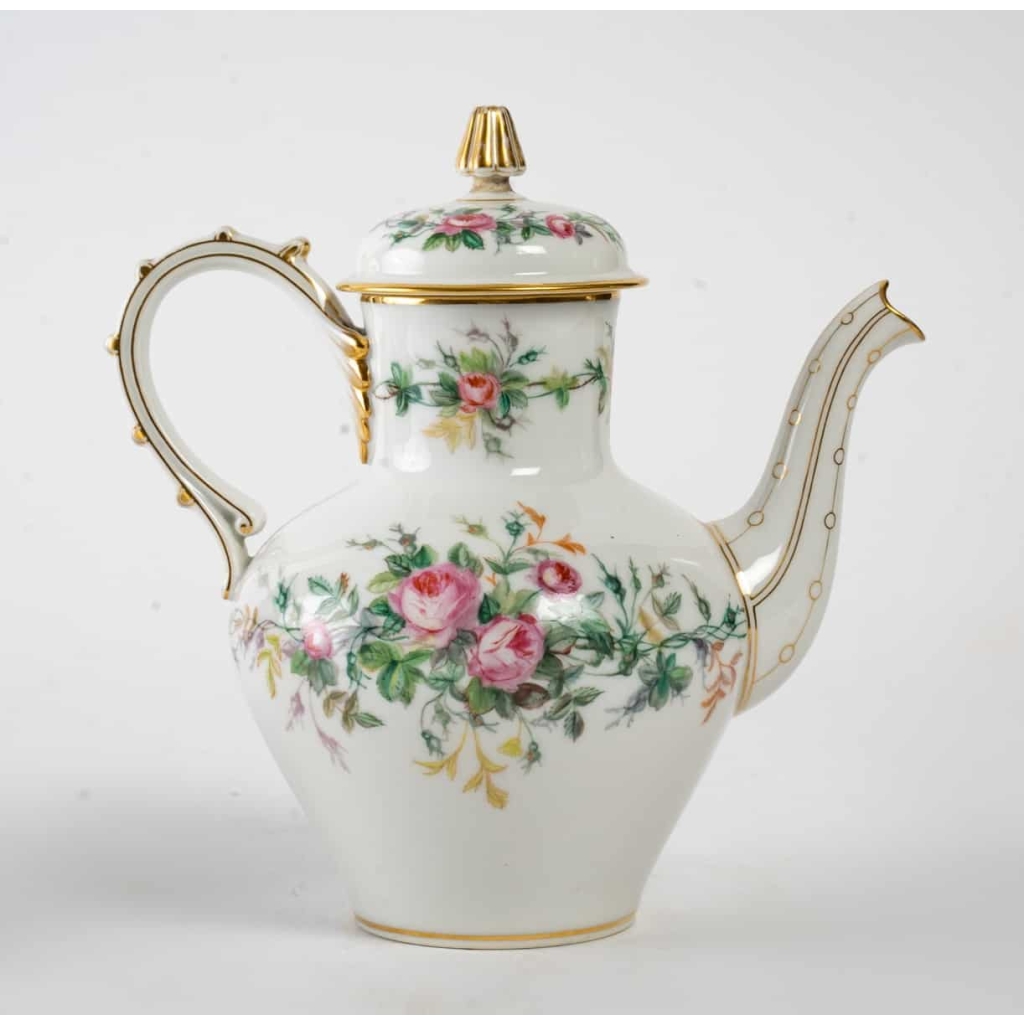 Un service à café en porcelaine de Sèvres, XIXème siècle Un service à café en porcelaine de Sèvres, XIXème siècle