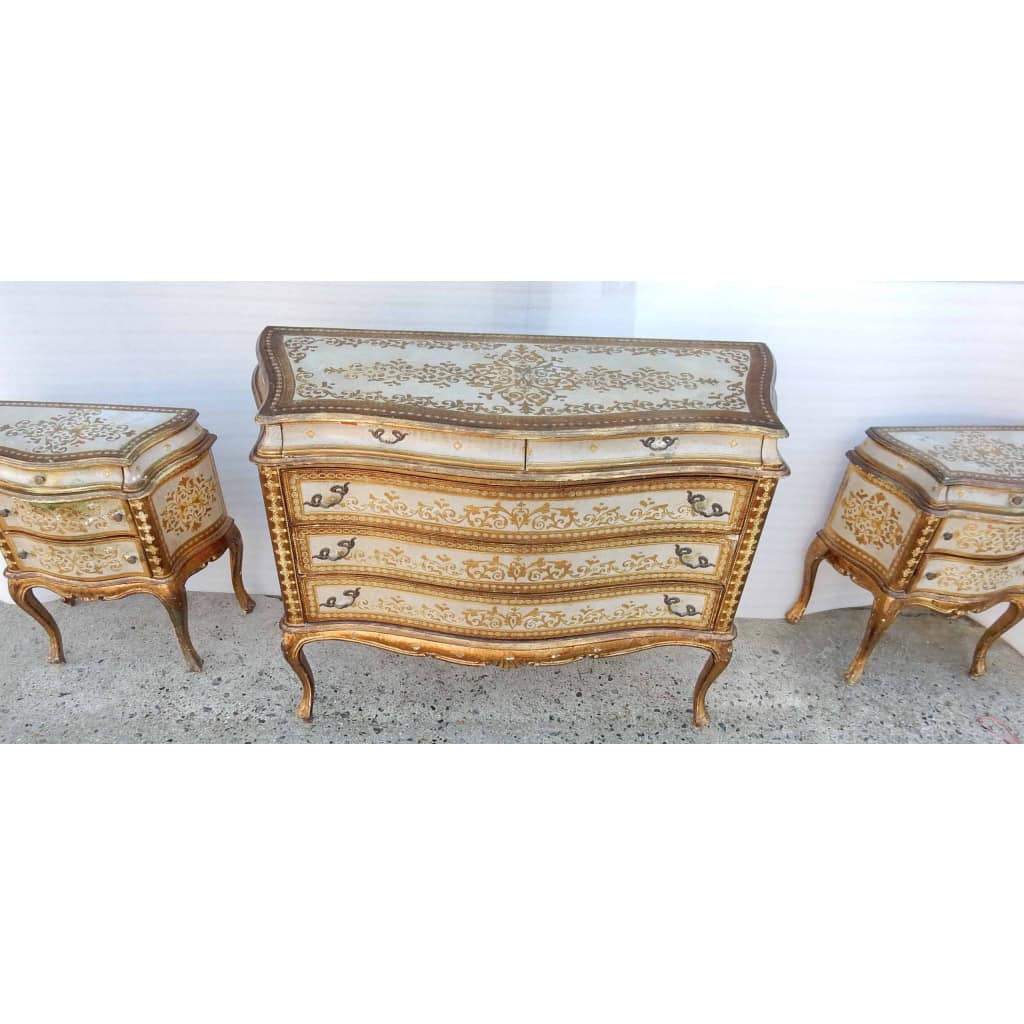 1950/70′ Commode Arbalète Et Paire De Chevets 3 Tiroirs Bois Doré Style Renaissance Italienne 124X49XH91 cm 1950/70′ Commode Arbalète Et Paire De Chevets 3 Tiroirs Bois Doré Style Renaissance Italienne 124X49XH91 cm